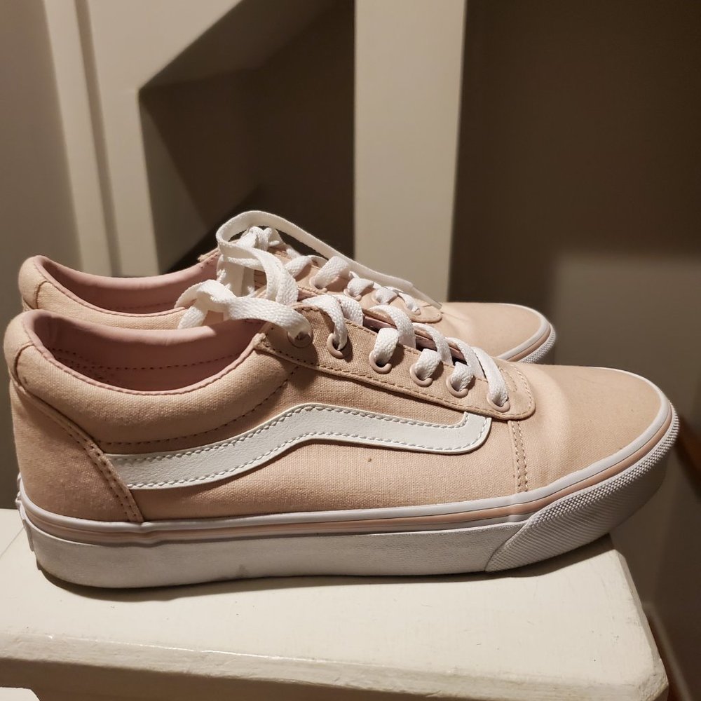 Vans-Like New! - Picture 2 of 6